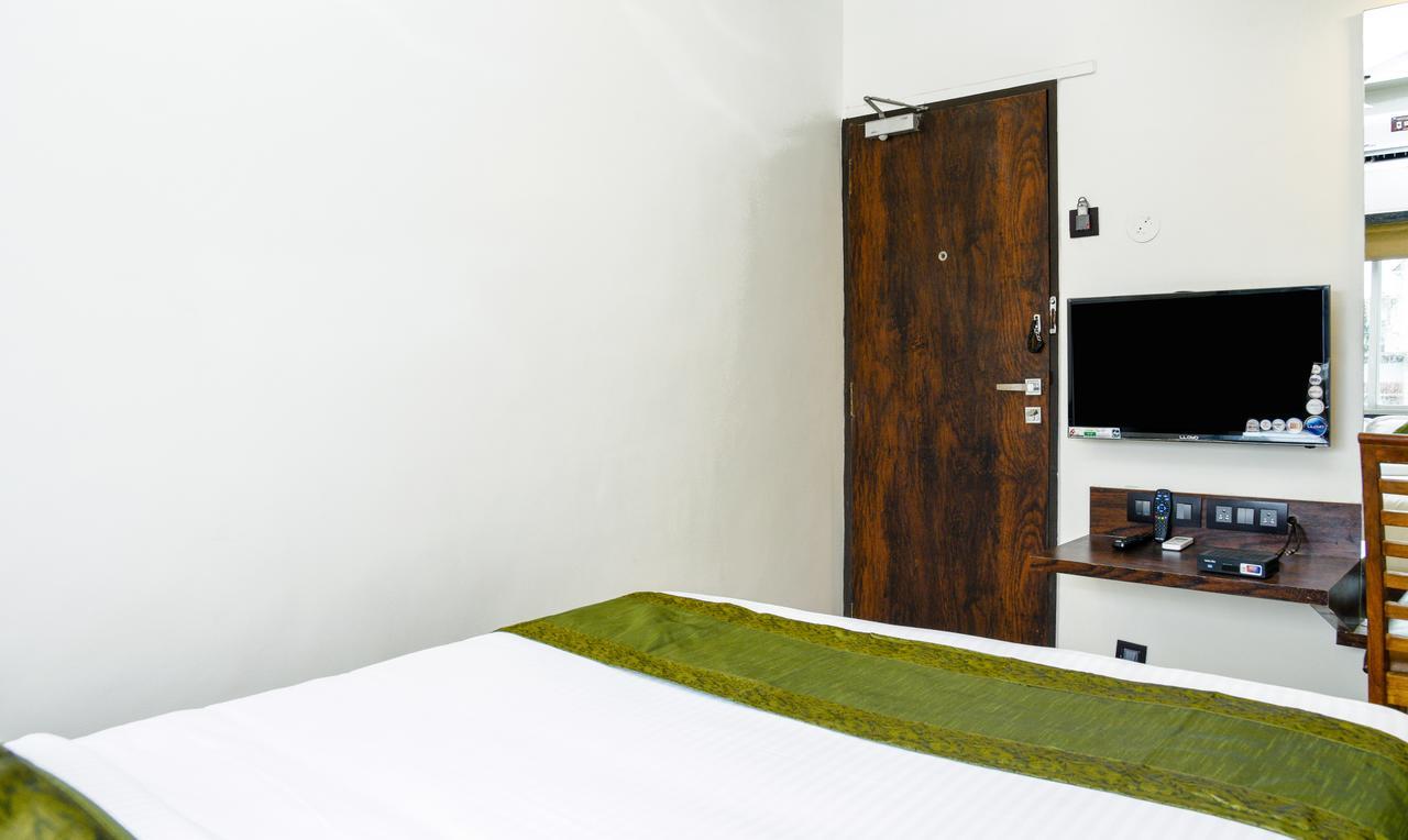 Treebo Malhaar Regency Hotel Chinchvad Екстериор снимка