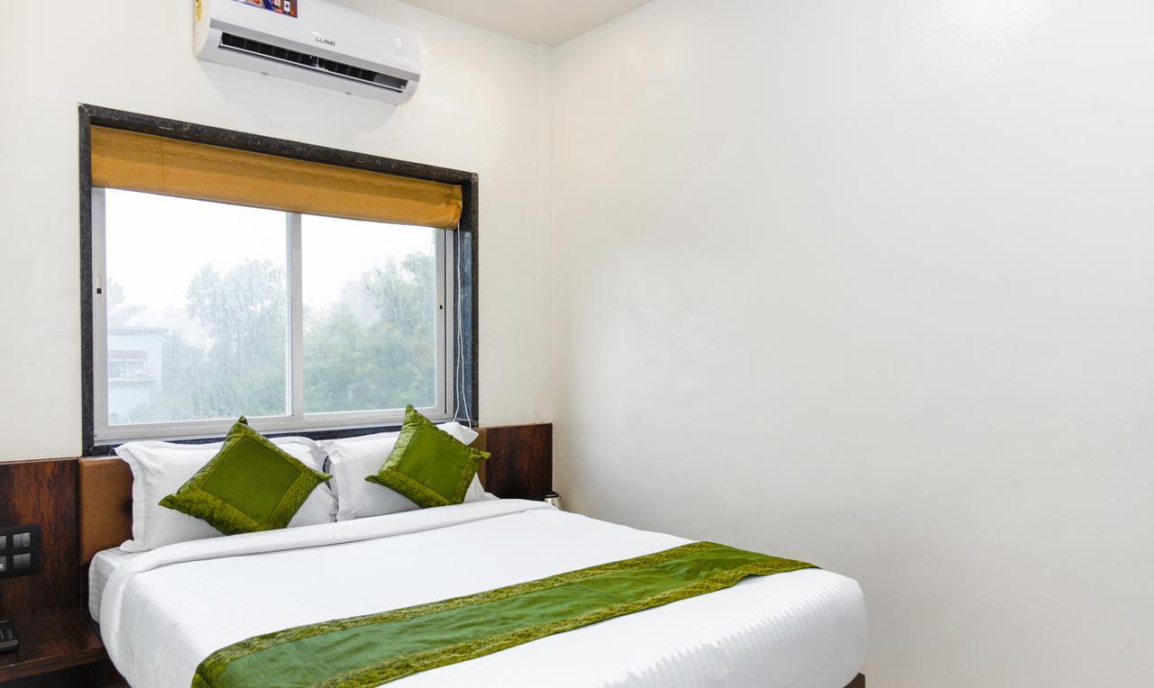 Treebo Malhaar Regency Hotel Chinchvad Екстериор снимка