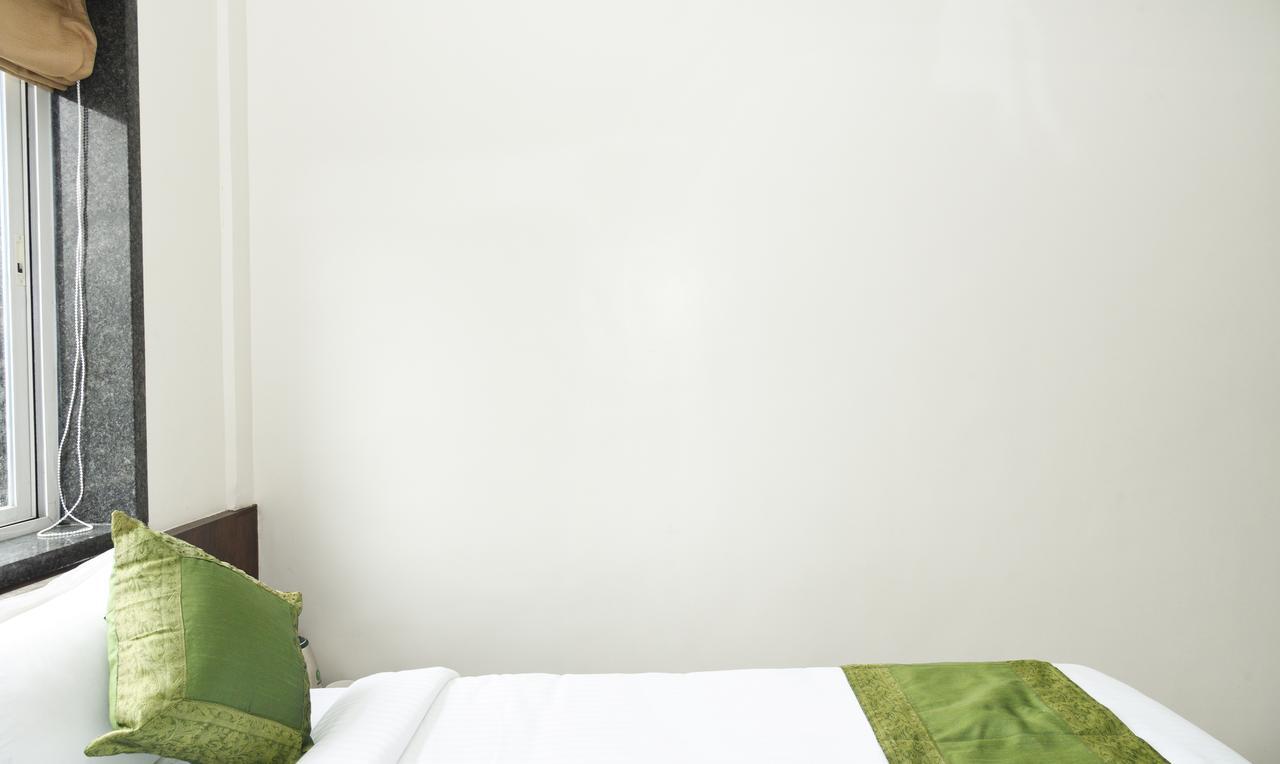 Treebo Malhaar Regency Hotel Chinchvad Екстериор снимка