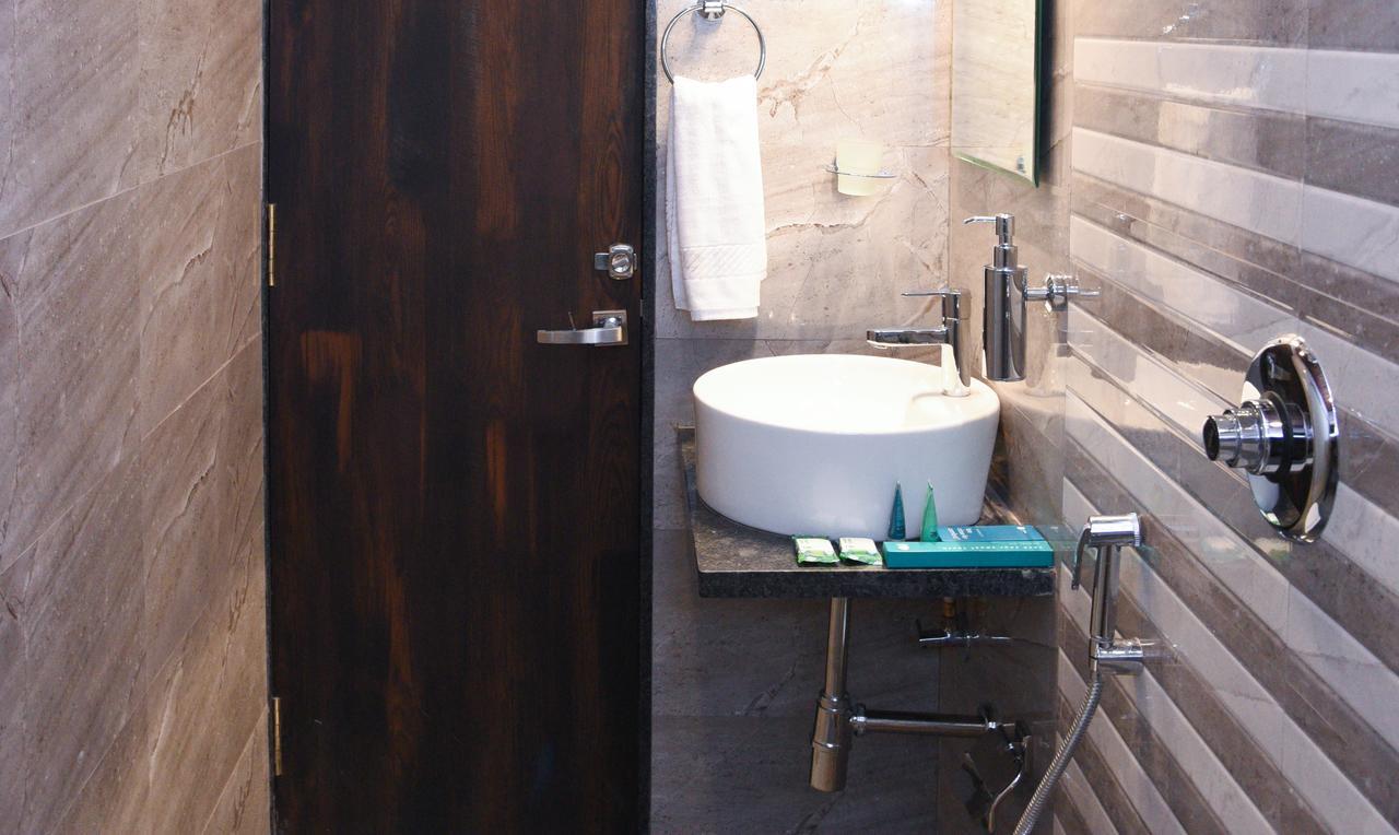Treebo Malhaar Regency Hotel Chinchvad Екстериор снимка