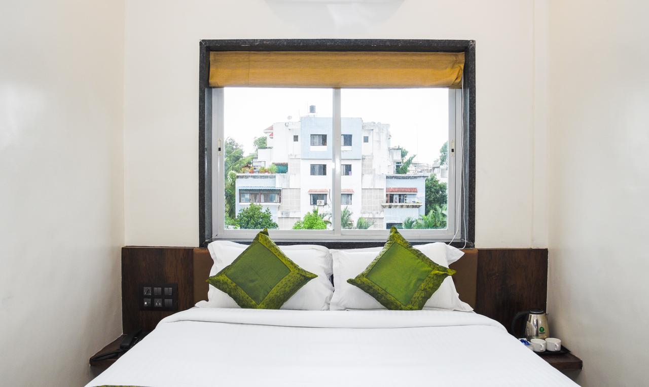 Treebo Malhaar Regency Hotel Chinchvad Екстериор снимка