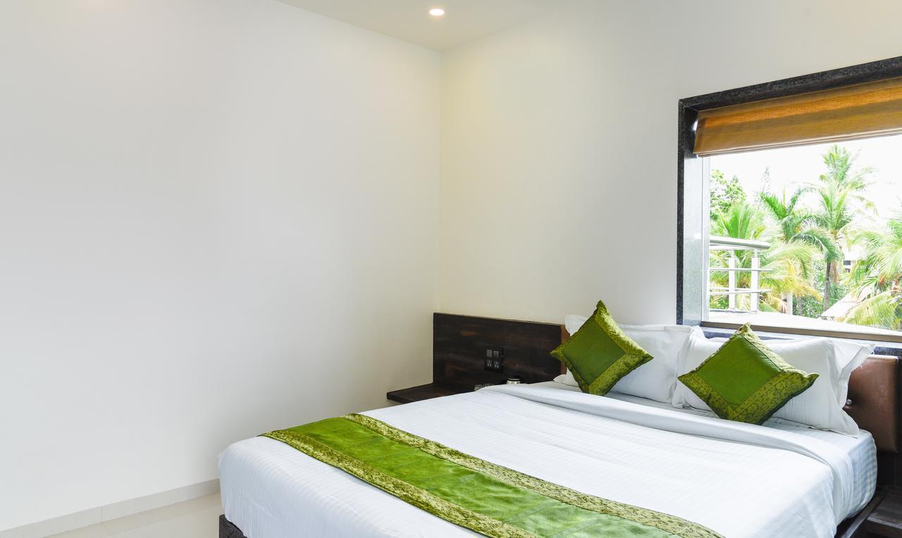 Treebo Malhaar Regency Hotel Chinchvad Екстериор снимка