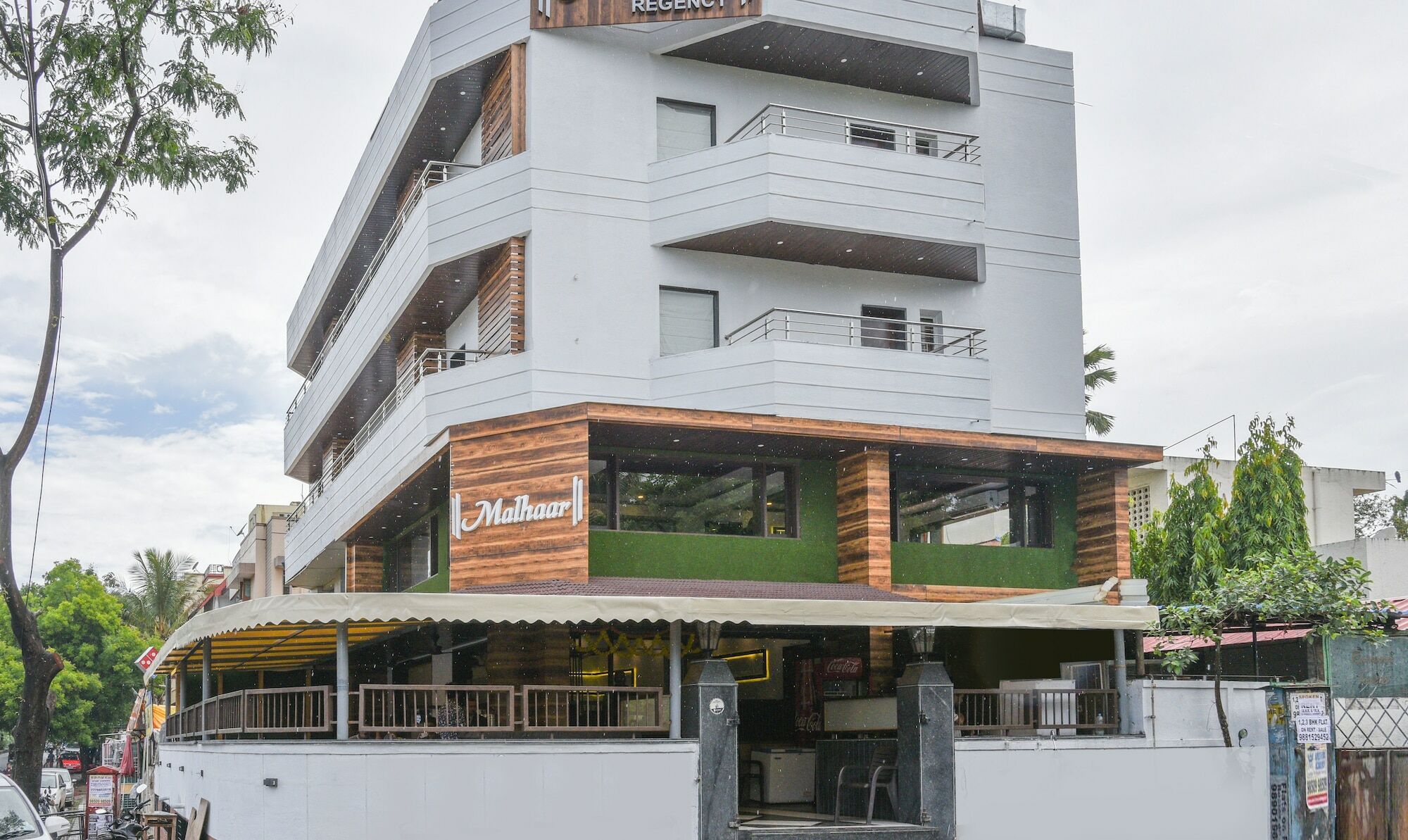 Treebo Malhaar Regency Hotel Chinchvad Екстериор снимка