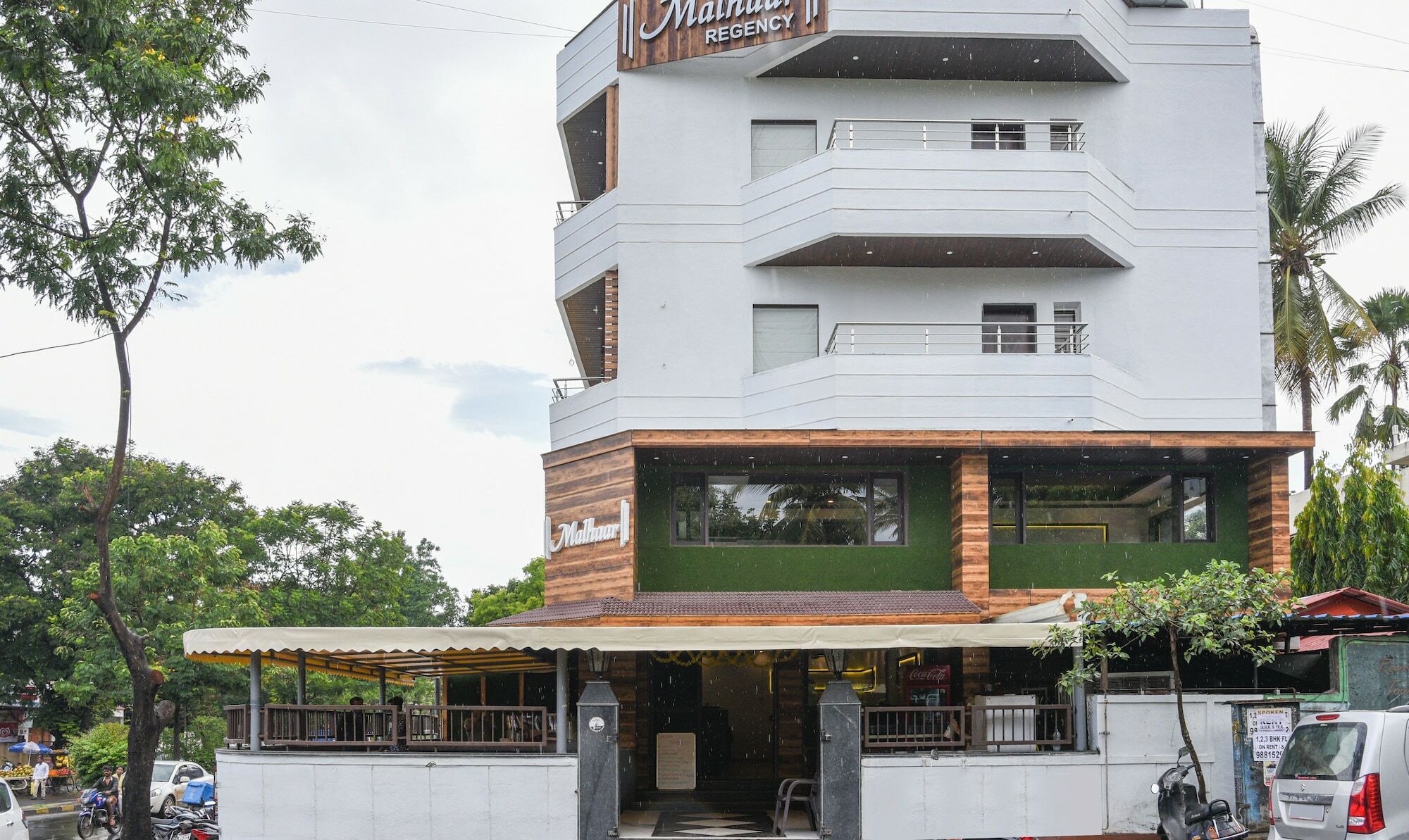Treebo Malhaar Regency Hotel Chinchvad Екстериор снимка